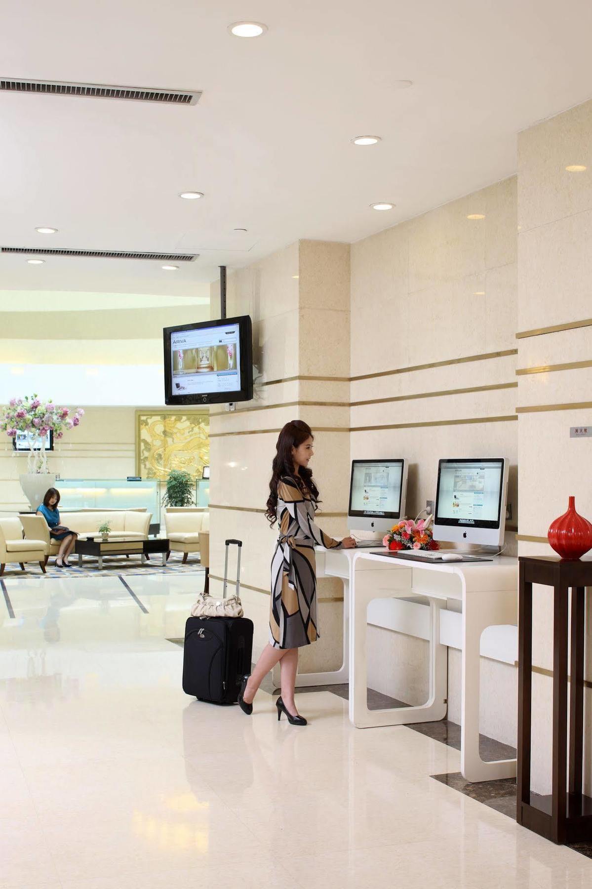 Ariva Beijing West Hotel Pequim Exterior foto