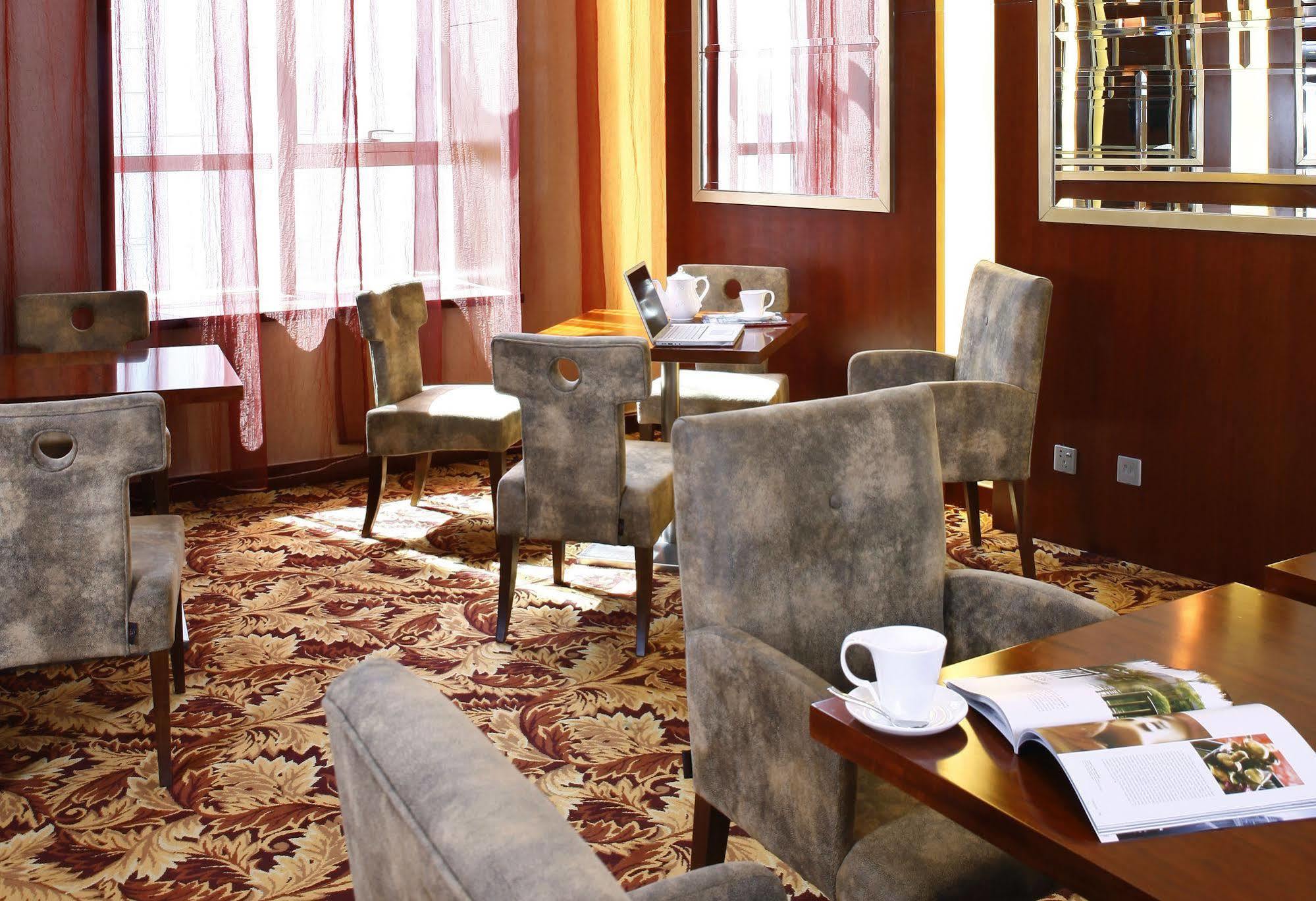 Ariva Beijing West Hotel Pequim Exterior foto
